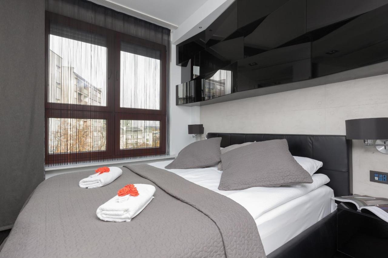 Warsaw Srodmiescie Riverside Three-Bedroom Apartment By Renters Buitenkant foto