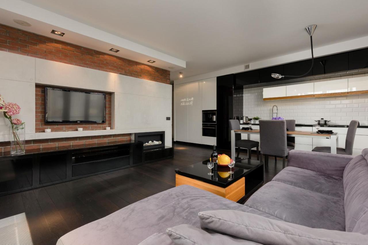 Warsaw Srodmiescie Riverside Three-Bedroom Apartment By Renters Buitenkant foto