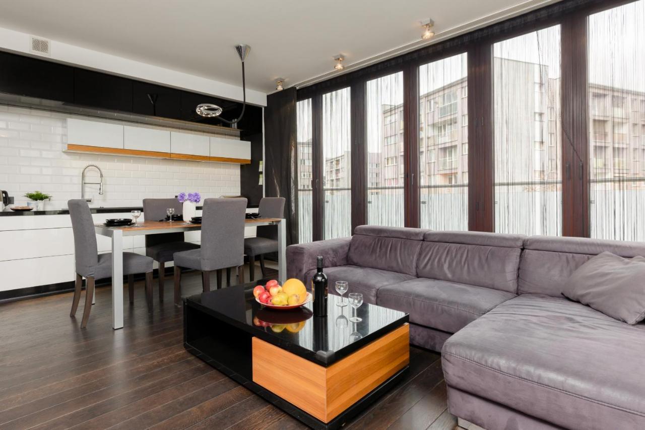 Warsaw Srodmiescie Riverside Three-Bedroom Apartment By Renters Buitenkant foto