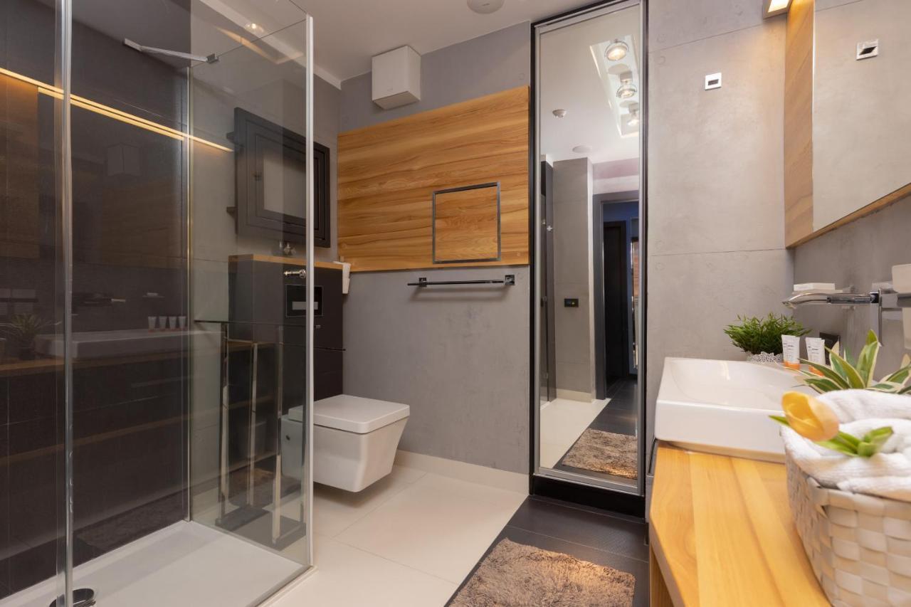 Warsaw Srodmiescie Riverside Three-Bedroom Apartment By Renters Buitenkant foto